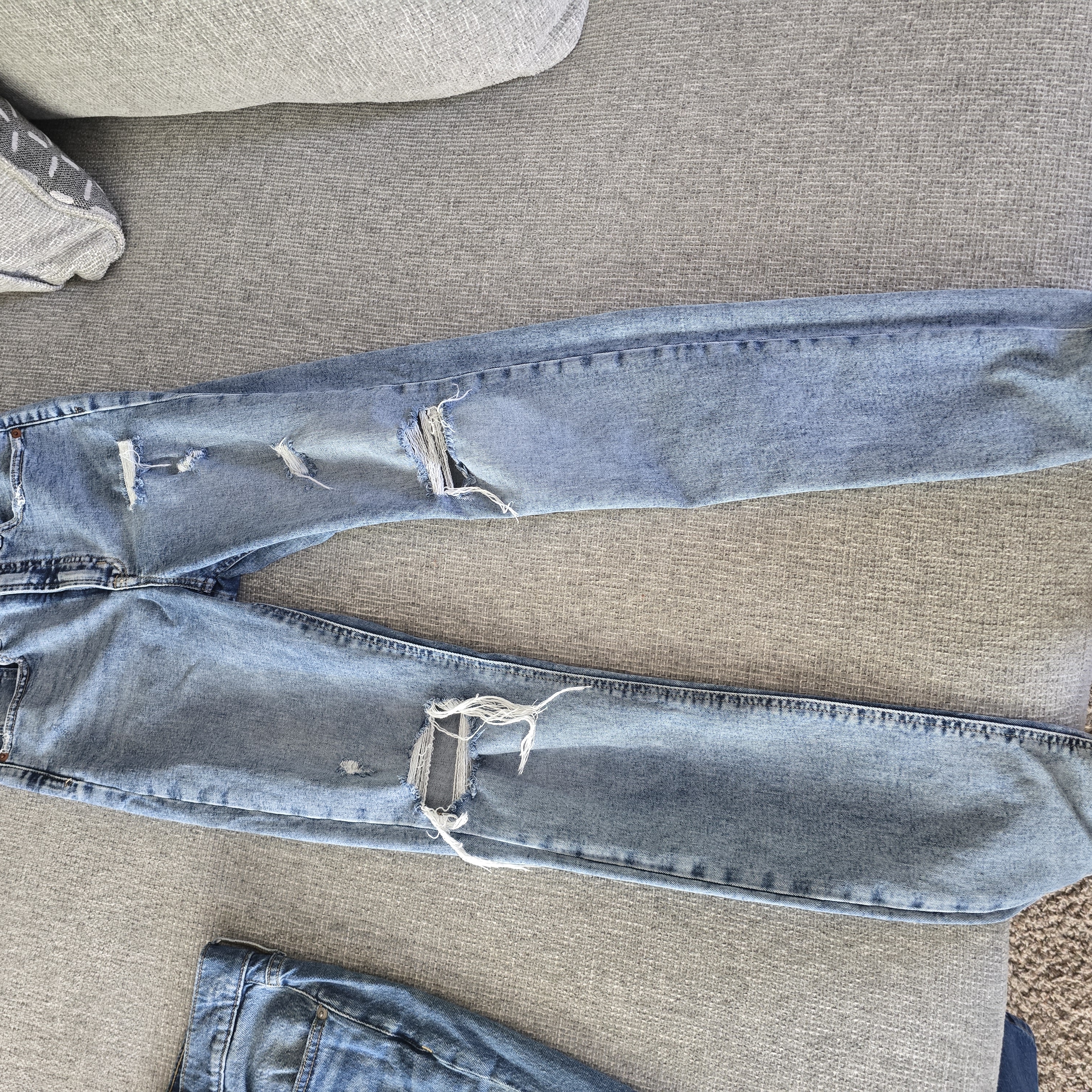 Gap Classic Blue Denim Jeans. Distressed Jeans Size 26/2